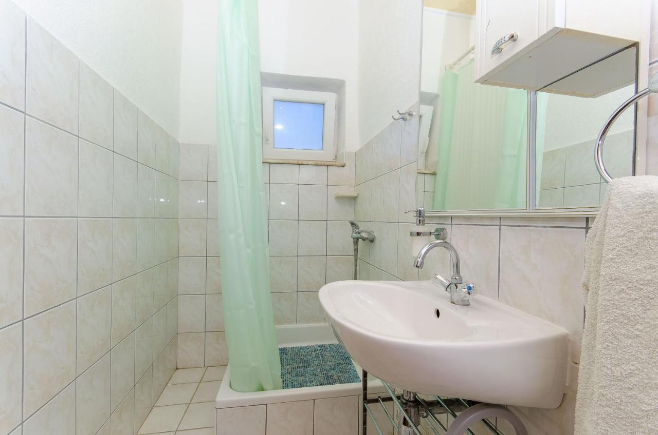 Rooms Nikola Tucepi Bagian luar foto
